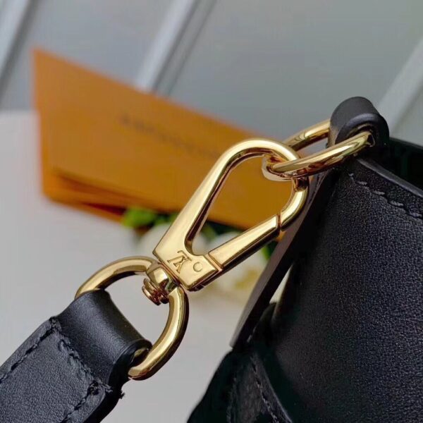 Replica LV M53826 Louis Vuitton On My Side 4