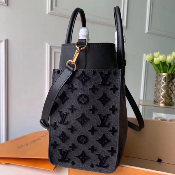 Replica LV M53826 Louis Vuitton On My Side 8