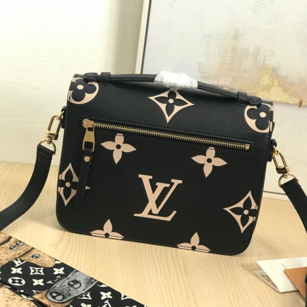 Replica Louis Vuitton Pochette Metis LV M45773 4