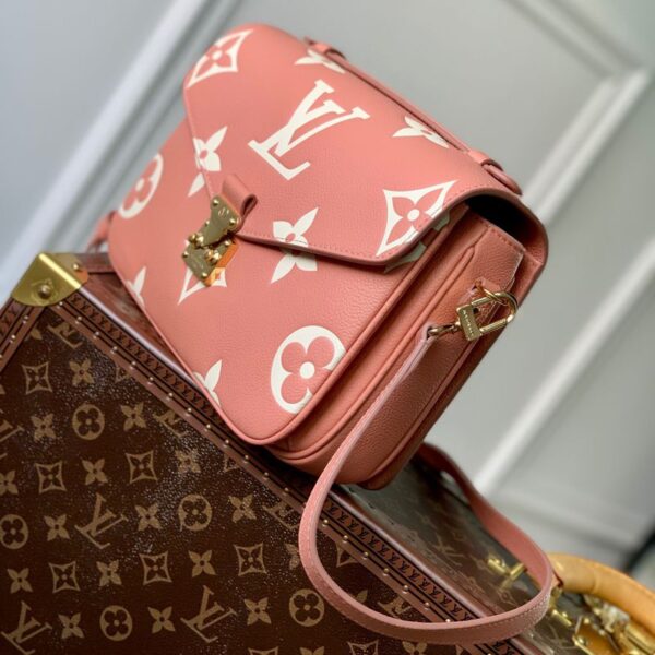 Replica Louis Vuitton Pochette Metis LV M46302 4