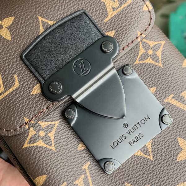 Replica Louis Vuitton S-LOCK VERTICAL WEARABLE WALLET LV M81522 10