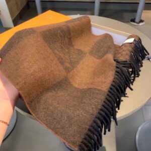 Replica Louis Vuitton Giant Damier Scarf MP2700 2