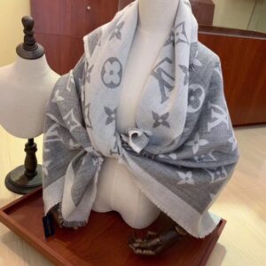 Replica Louis Vuitton Beige Monogram Giant Shawl MP2412 2