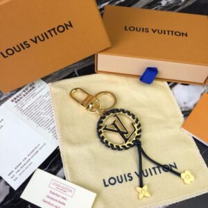 Replica Louis Vuitton Very Bag Charm And Key Holder LV M63082 2