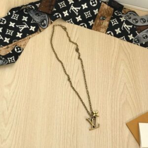 Replica LV Flower Pendant Necklace Louis Vuitton MP2890 2