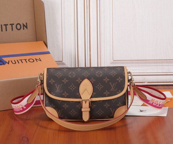 Replica Louis Vuitton LV DIANE Bag M46049 2