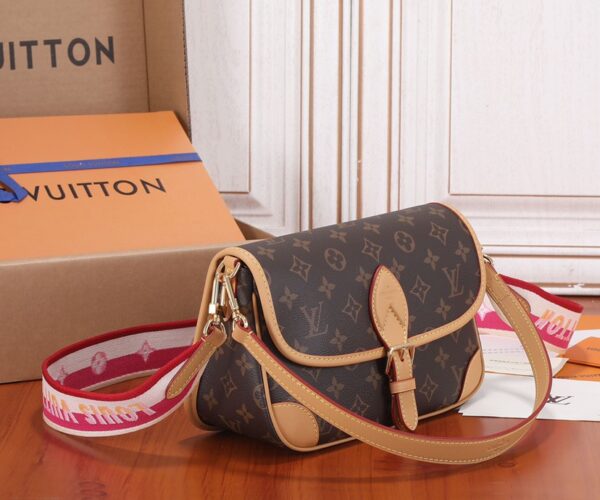 Replica Louis Vuitton LV DIANE Bag M46049 3