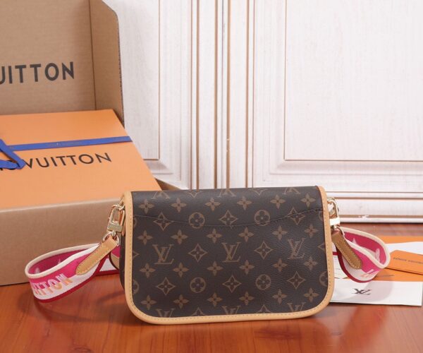 Replica Louis Vuitton LV DIANE Bag M46049 6