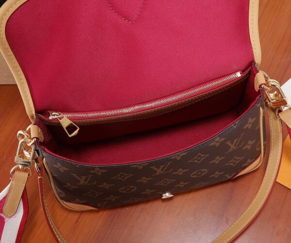 Replica Louis Vuitton LV DIANE Bag M46049 9