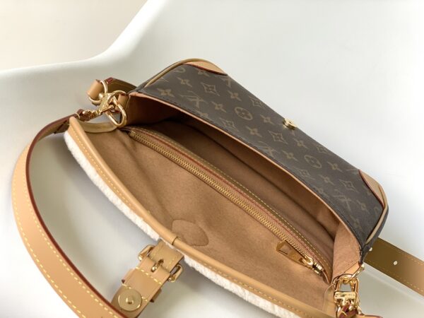 Replica Louis Vuitton LV DIANE Bag M46317 11