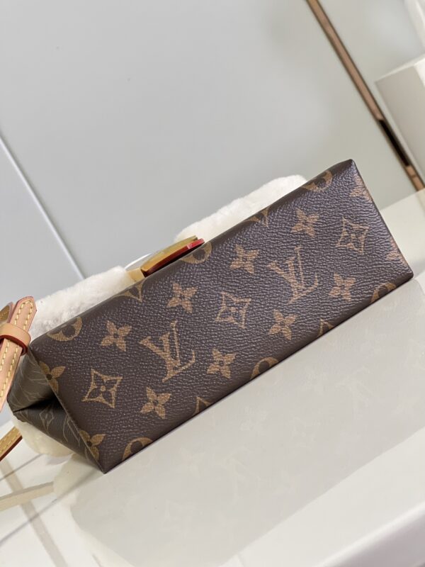 Replica Louis Vuitton LV LOCKY BB Bag M46318 7