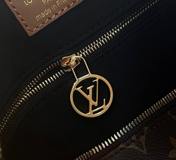 Replica Louis Vuitton LV LOOP HOBO M46311 10