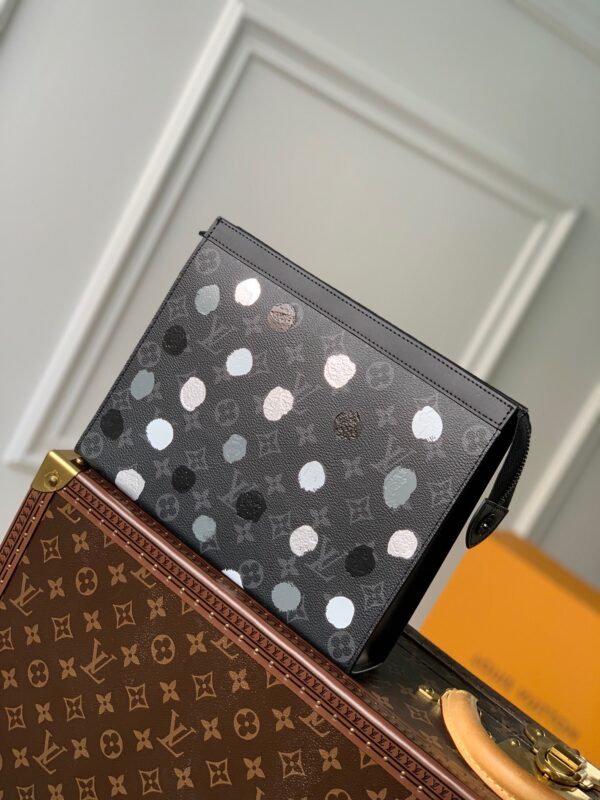 Replica Louis Vuitton LV x YK Pochette Voyage M81934 4