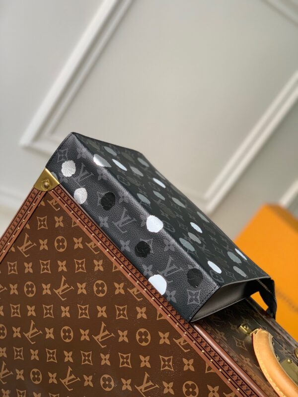 Replica Louis Vuitton LV x YK Pochette Voyage M81934 4