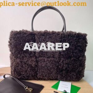 Replica Bottega Veneta BV Arco Tote Small Intreccio Shearling Tote Bag