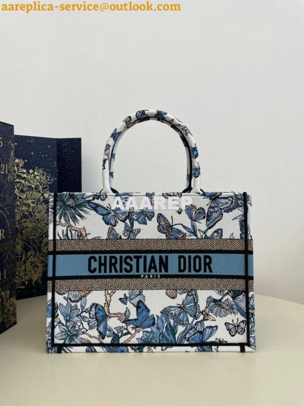 Replica Dior Book Tote bag in White and Pastel Midnight Blue Toile de 9