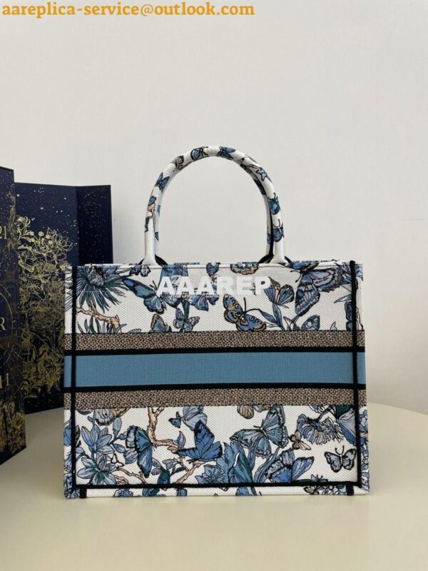 Replica Dior Book Tote bag in White and Pastel Midnight Blue Toile de 10