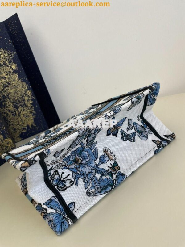 Replica Dior Book Tote bag in White and Pastel Midnight Blue Toile de 19