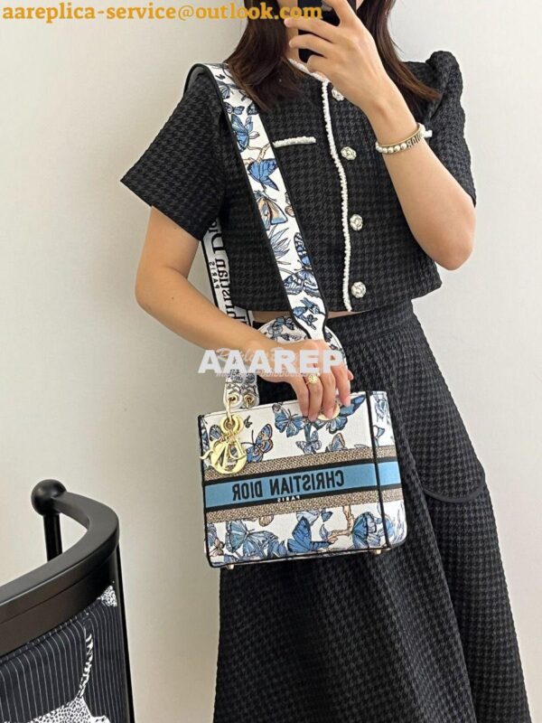 Replica Dior Medium Lady D-Lite Bag White and Pastel Midnight Blue Toi 10