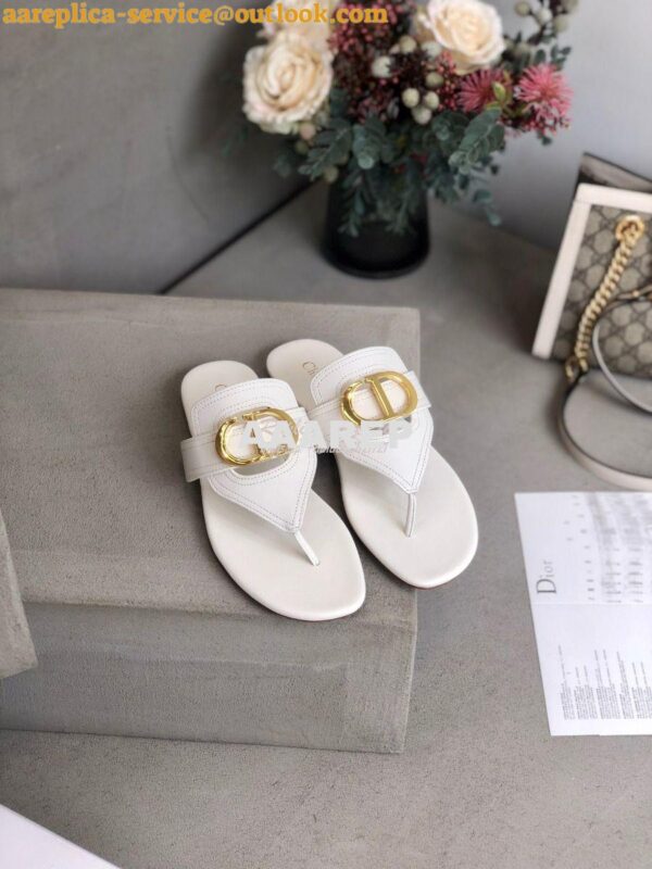 Replica Dior 30 Montaigne Flat Thong KCQ386 White