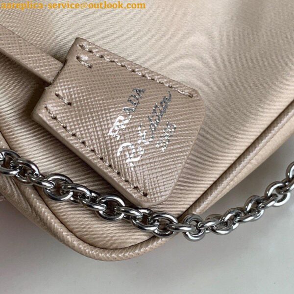 Replica Prada Re-Edition 2005 Shoulder Bag In Beige Raffia 7