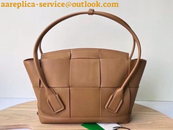 Replica Bottega Veneta Arco Medium Bag In Caramel Grained Leather 9