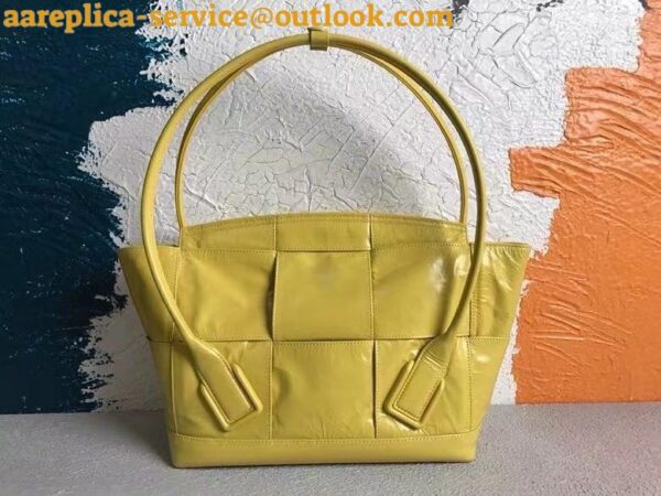 Replica Bottega Veneta Arco Medium Bag In Yellow Intrecciato Leather 7