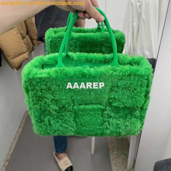 Replica Bottega Veneta BV 652867 Arco Tote Intreccio shearling Green