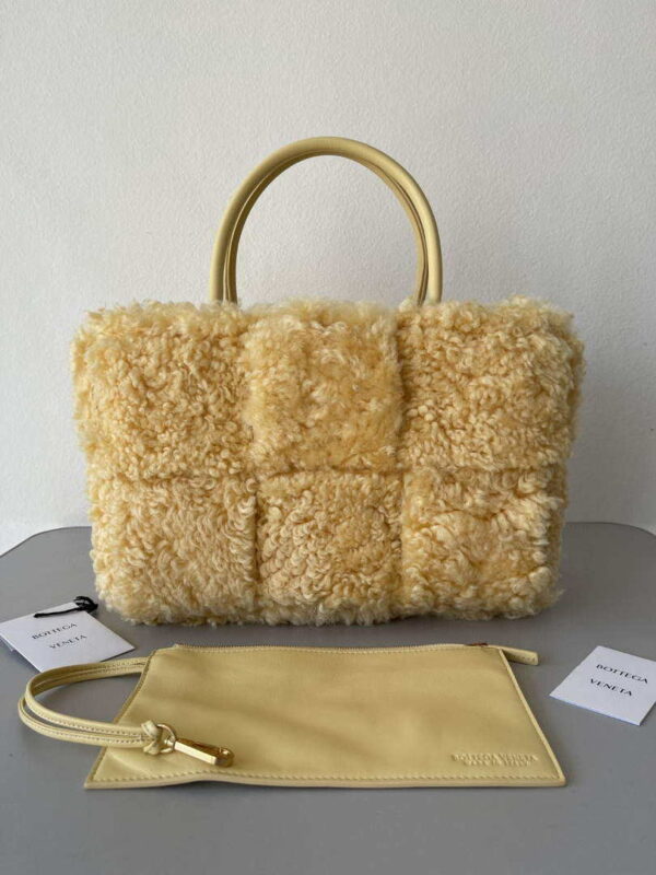 Replica Bottega Veneta BV 652867 Arco Tote Intreccio shearling Light Yellow 3