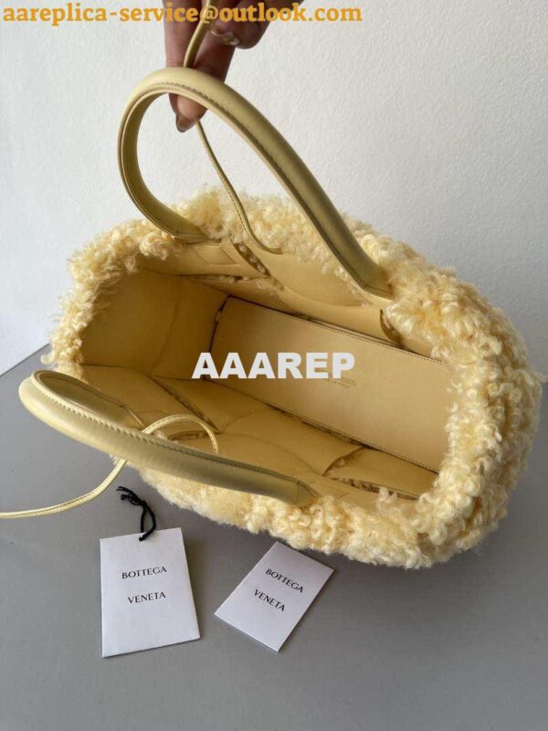 Replica Bottega Veneta BV 652867 Arco Tote Intreccio shearling Light Yellow 11