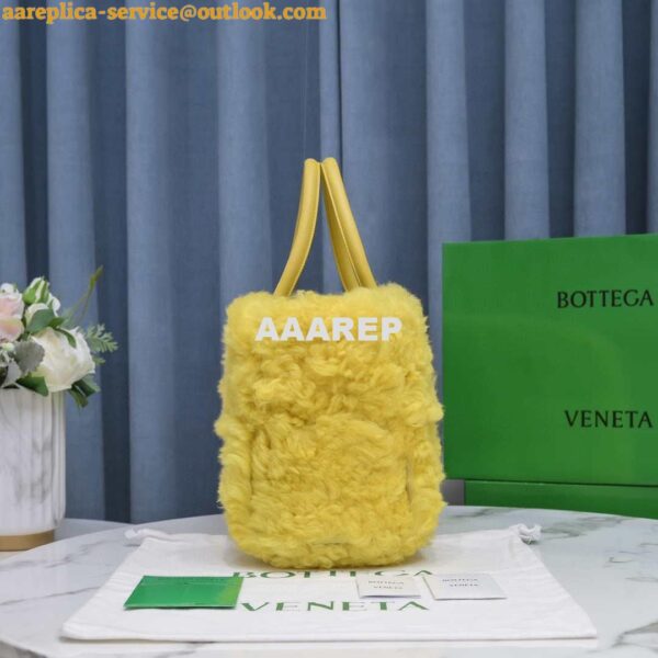 Replica Bottega Veneta BV 652867 Arco Tote Intreccio shearling Yellow 5