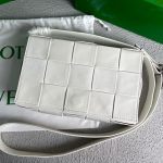 Replica Bottega Veneta BV 667298 Cassette Cross-body Bag 33993 White 2