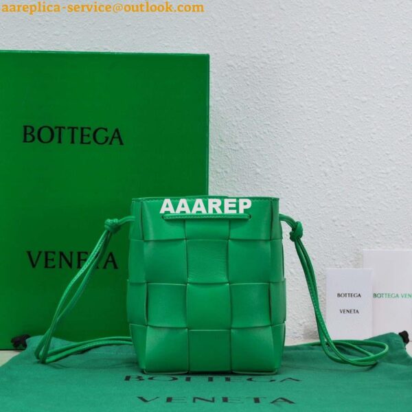 Replica Bottega Veneta BV 680218 Small Cassette Cross-Body Bucket Green 2