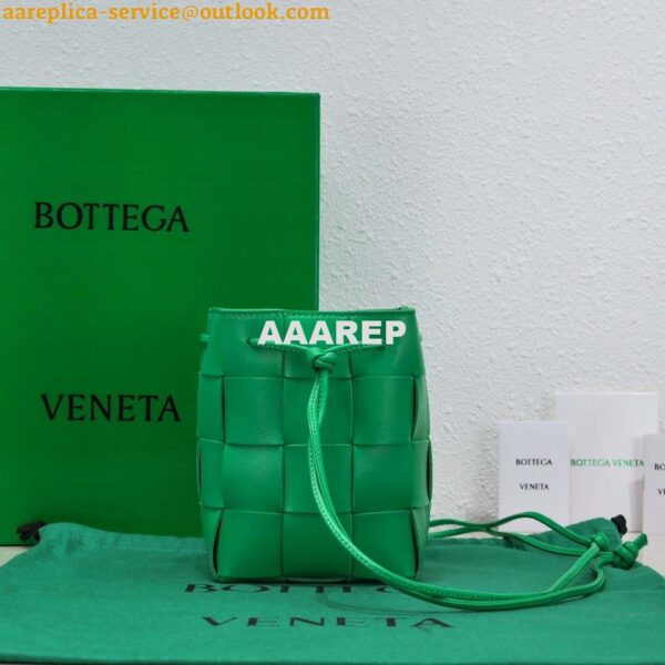 Replica Bottega Veneta BV 680218 Small Cassette Cross-Body Bucket Green 7