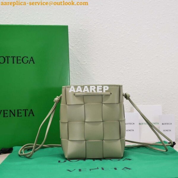 Replica Bottega Veneta BV 680218 Small Cassette Cross-Body Bucket Matcha green 3