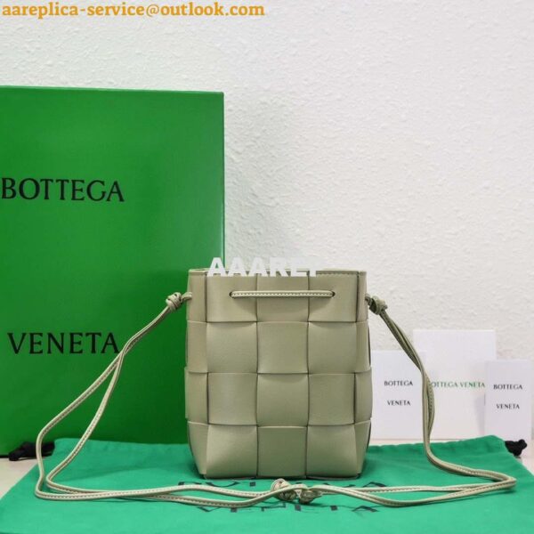 Replica Bottega Veneta BV 680218 Small Cassette Cross-Body Bucket Matcha green 4