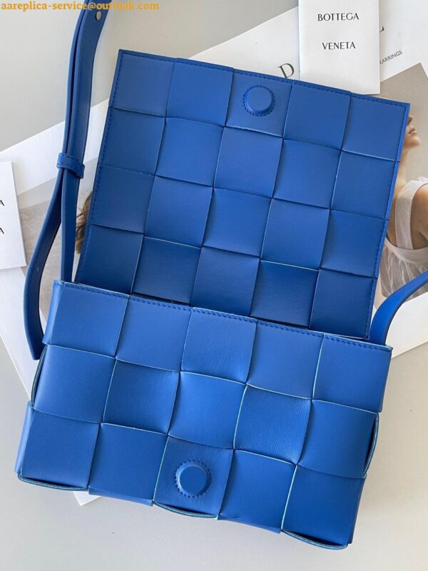 Replica Bottega Veneta Cassette Bag In Blue Intreccio Lambskin 10