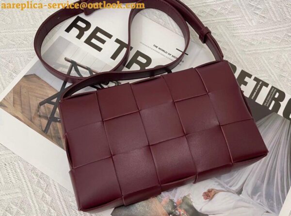 Replica Bottega Veneta Cassette Bag In Bordeaux Intreccio Lambskin 9