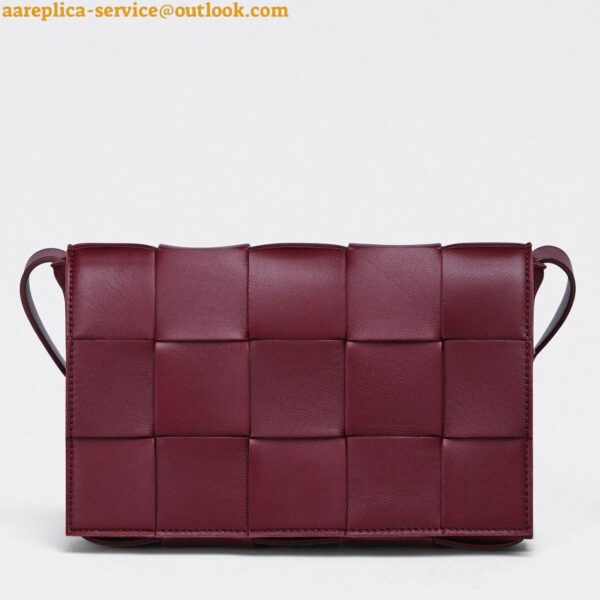 Replica Bottega Veneta Cassette Bag In Bordeaux Intreccio Lambskin 10