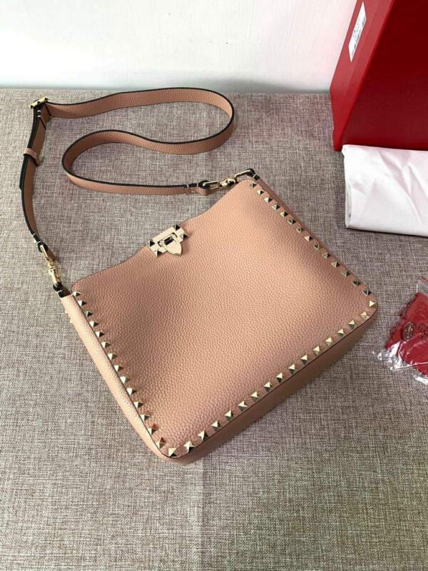 Replica Valentino 2B0C17 Rockstud Grainy Calfskin Hobo Bag 50031S Light Pink 3