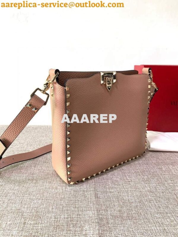 Replica Valentino 2B0C17 Rockstud Grainy Calfskin Hobo Bag 50031S Light Pink 4