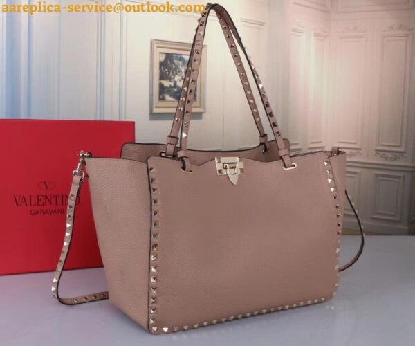 Replica Valentino Rockstud Medium Tote In Beige Grained Leather 9