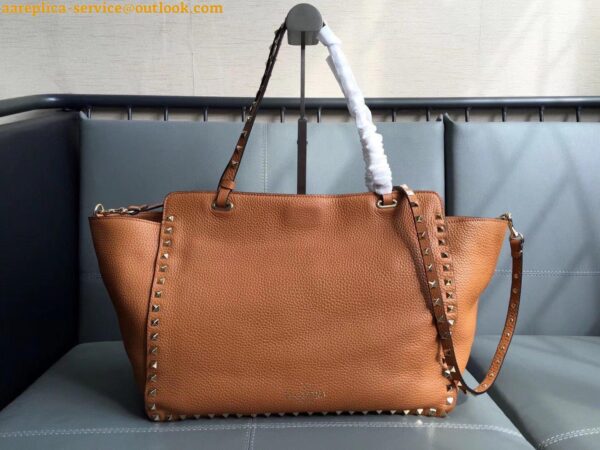 Replica Valentino Rockstud Medium Tote In Brown Grained Leather 5