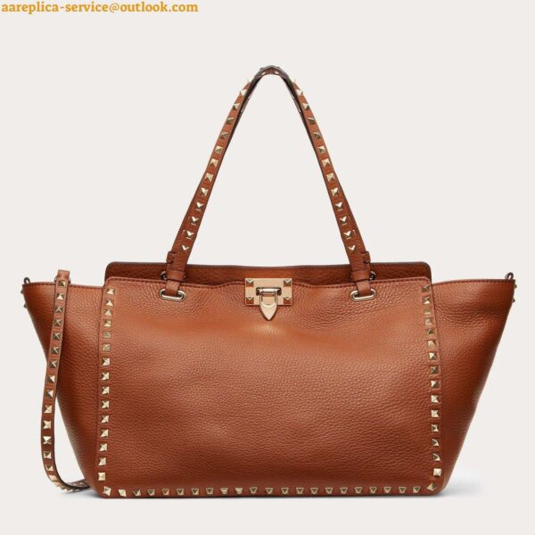 Replica Valentino Rockstud Medium Tote In Brown Grained Leather 10