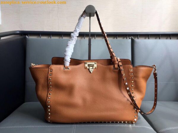 Replica Valentino Rockstud Medium Tote In Brown Grained Leather 11