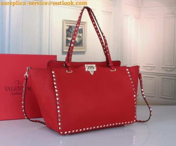 Replica Valentino Rockstud Medium Tote In Red Grained Leather 5