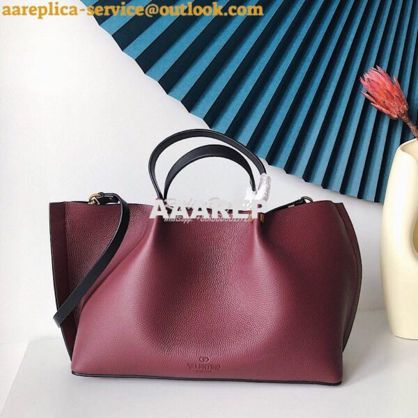 Replica Valentino Garavani Vlogo Escape Grainy Calfskin Shopper SW2B0D 7