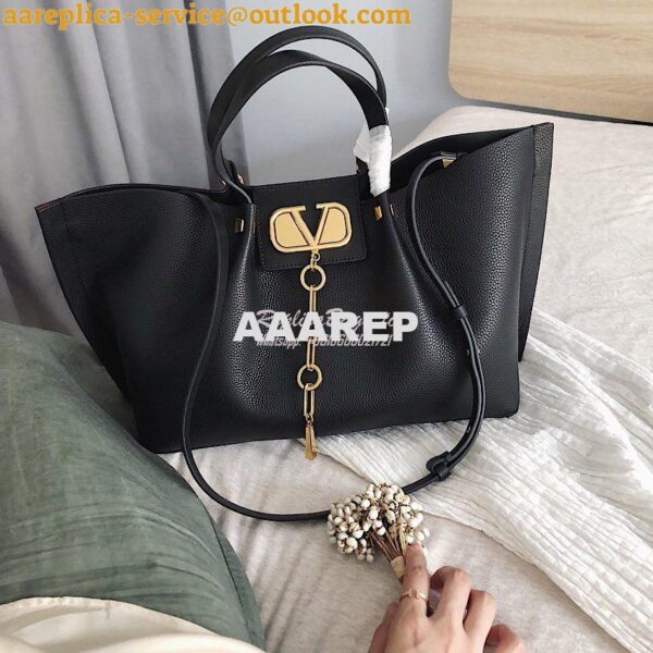 Replica Valentino Garavani Vlogo Escape Grainy Calfskin Shopper SW2B0D 8