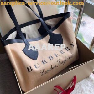 Replica Burberry The Medium Giant Tote in Graphic Print Jute 40725021