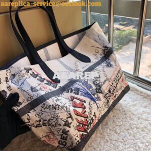 Replica Burberry The Medium Reversible Doodle Tote White Black 2